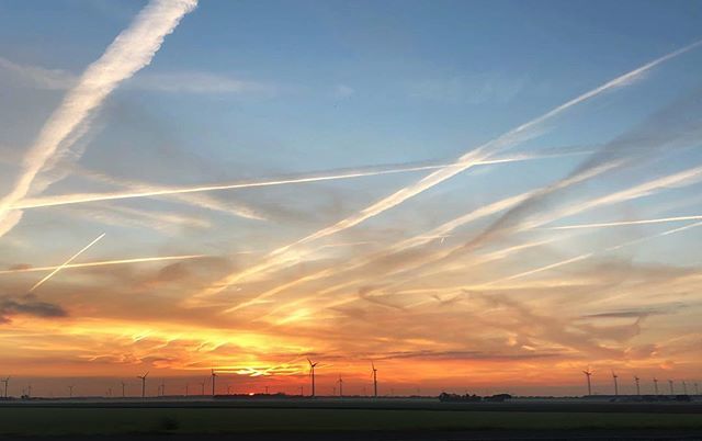 vrolijkjeforev's tweet photo. Little shiny dot on the horizon
#asv #iphoneX #iphonephotography #iphoneography #iphoneonly
#otofoto #130kmph #polderpics #hh_f
#Super_Holland #dutch_connextion #madeinholland #wonderful_holland #bestdutch #dutchlife #ThisIsHolland #fav_skies #sky_bri… https://t.co/6fWfuJd9qW https://t.co/B5SDc42Kd7