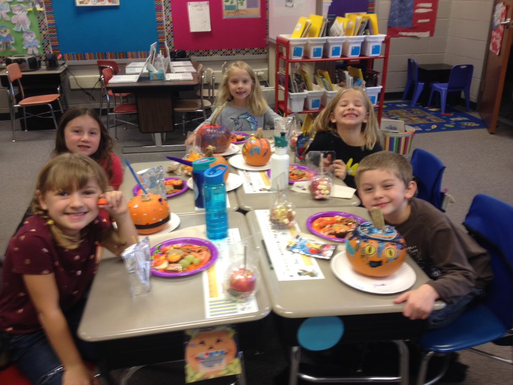mrspeters1st's tweet photo. A day full of Fall Day Fun! https://t.co/RmLt8Ysoc8