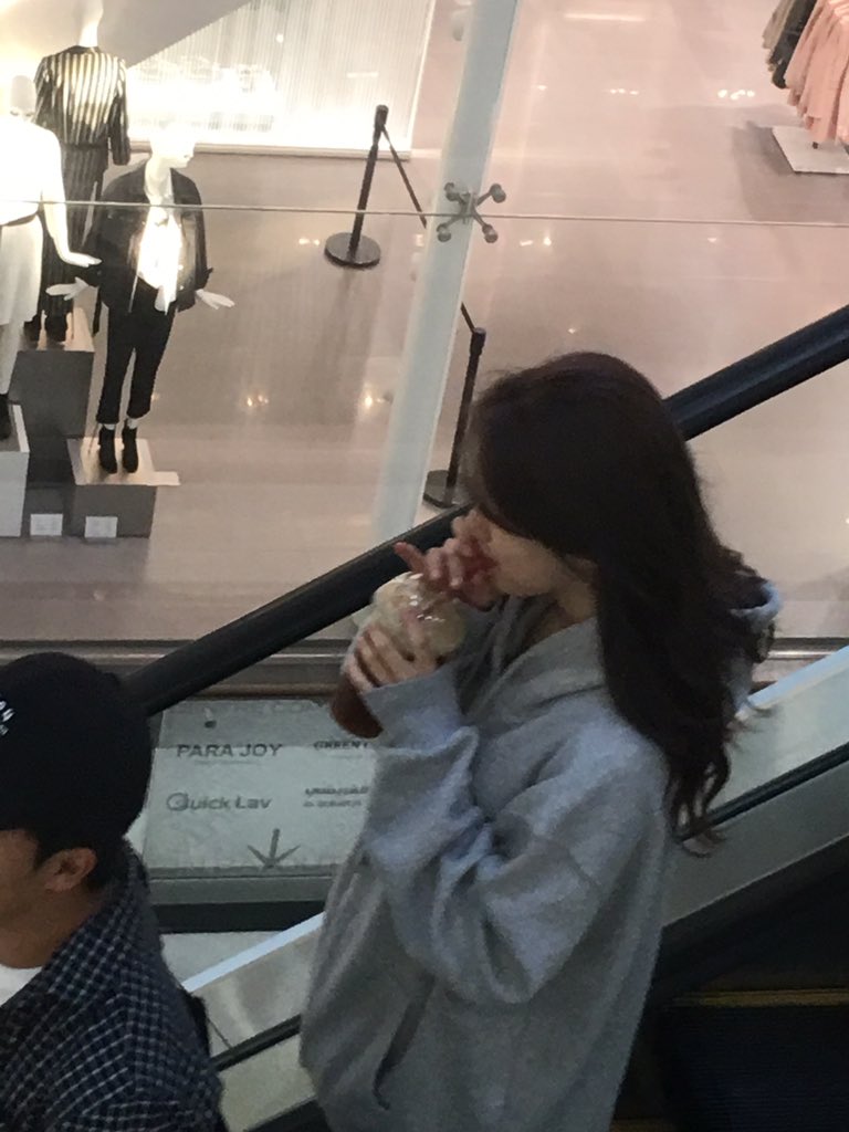 br_shima's tweet photo. I FINALLY GOT THE CHANCE TO MEET HER TODAY, SHE IS EVEN MORE BEAUTIFUL IN PERSON, SHE WAVED AT US AND SMILED SHE IS A GODDESS! HER SKIN IS SO BEAUTIFUL 💕💕💕
@JYPESuzy 
#BaeSuzy #SuzyBae #Vagabond #Morocco #Tangier #leeseunggi #missA #JYP https://t.co/aoJyoqjRWd