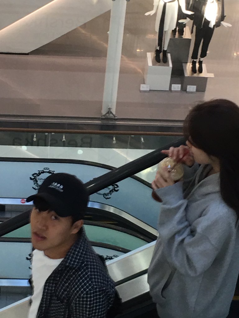 br_shima's tweet photo. I FINALLY GOT THE CHANCE TO MEET HER TODAY, SHE IS EVEN MORE BEAUTIFUL IN PERSON, SHE WAVED AT US AND SMILED SHE IS A GODDESS! HER SKIN IS SO BEAUTIFUL 💕💕💕
@JYPESuzy 
#BaeSuzy #SuzyBae #Vagabond #Morocco #Tangier #leeseunggi #missA #JYP https://t.co/aoJyoqjRWd