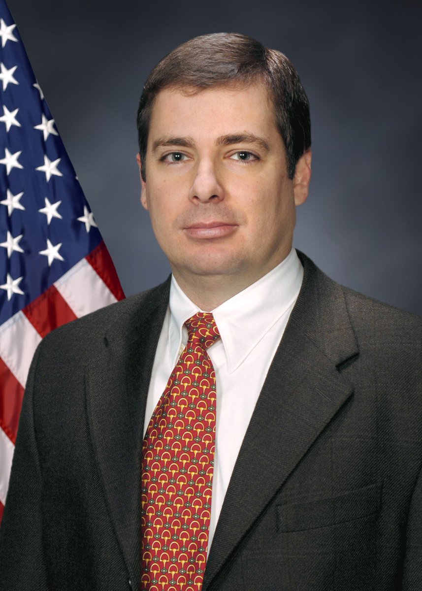 AFResearchLab's tweet photo. A round of applause for Dr. Dean R. Evans on becoming a Fellow here at the #AFReserachLab!! Evans is recognized as a subject matter expert by the global community in photorefractive materials and hybrid liquid crystal devices. Incredible! #AFRLFEllows #STEM https://t.co/mnaUfpDYPh