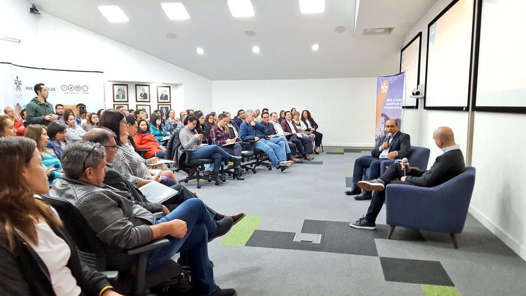 Farid_Figueroat's tweet image. #FelizViernes #AEstaHora disfrutamos del Primer Conversatorio Desafíos de la Formación Profesional: El papel del @SENAComunica como brazo operativo de la #EconomíaNaranja de la mano de @vicvale7 |  @Ministerio_TIC @ViveLabs @IvanDuque @EstradaCarlosM