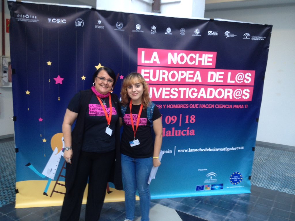 SilviaCastiiGa's tweet photo. En #ern18 de Sevilla poco pude ver pues mi tarea era pegar pegatinas y orientar aunque esta tarea hay que reconocer que tuvo su encanto. Bueno , tuve la suerte de volver a ver #científicas y coincidir con gente muy grande😚😚❤️ ¡Gracias @mcescamez ! https://t.co/JAcf23oEPN