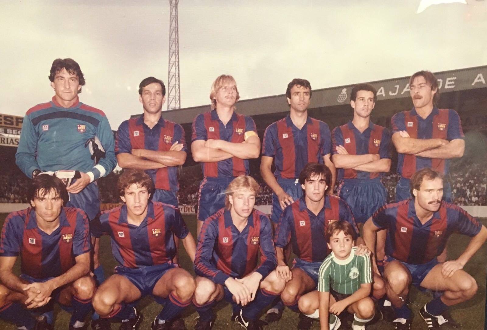 FOTOS HISTORICAS O CHULAS DE FUTBOL - Página 2 Dp5RM6XWkAU4hYY