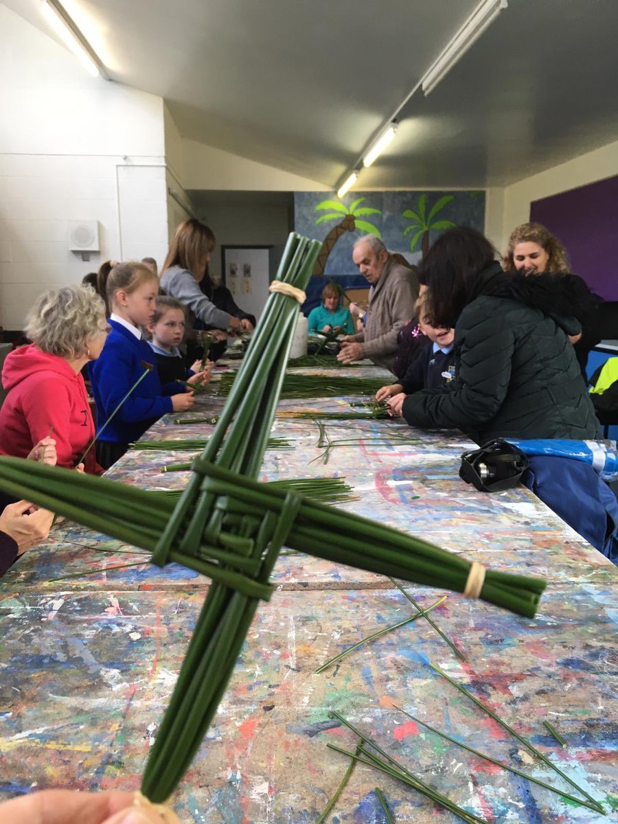 mrssparklyteach's tweet photo. Making St Brigid’s crosses today&amp;climbing Kildare’s Round Tower with our @EUErasmusPlus partners for our cultural heritage project @Culture4K @Leargas @Leargas_etwinn https://t.co/JVdwGHbIgN