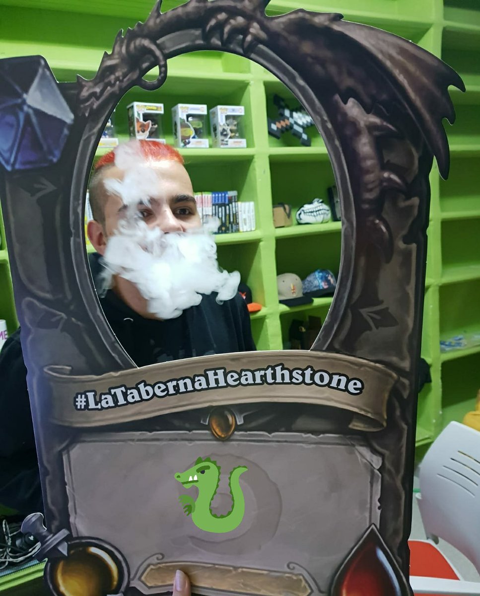 lluissanchez9's tweet photo. @VideojuegosGAME @MadGamesWeek #LaTabernaHearthstone Vivo, muero y resucito Ja ja jaaa https://t.co/CUXwKsjpT6