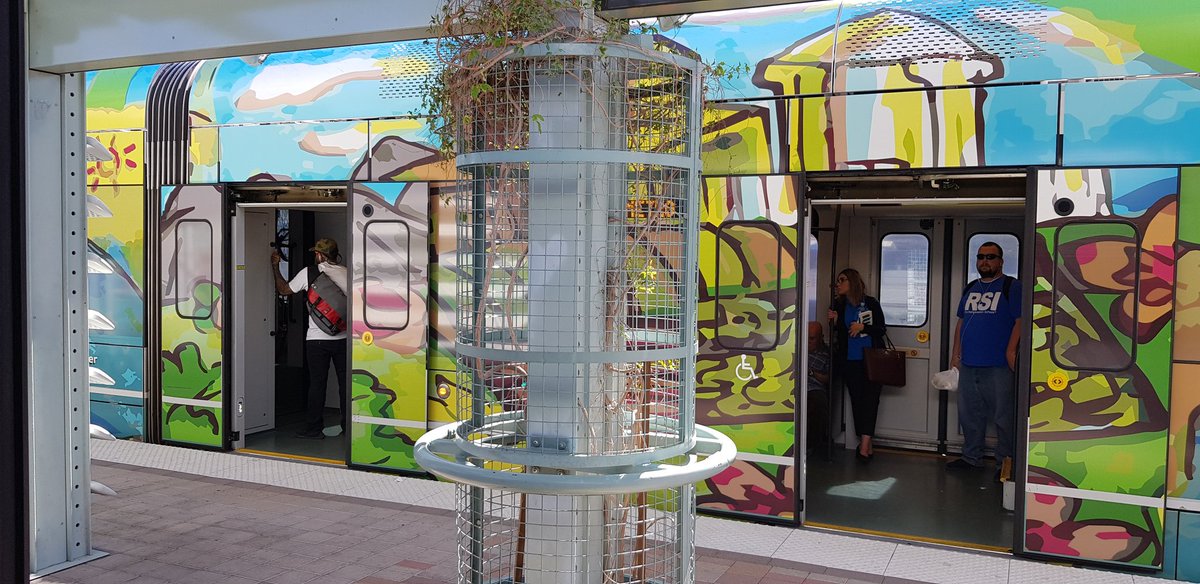 mobilehugh's tweet photo. #AMTC2018 #AMPA2018 light rail to convention center and major hotels is easy peasy. PHX (free) to 44th Street station LTRL (2$) to downtown. https://t.co/lXVK2248N7