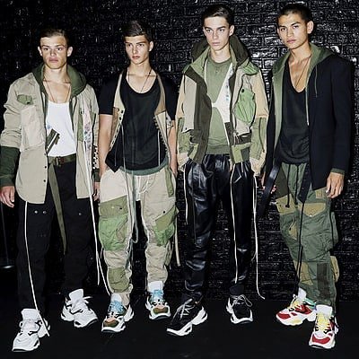 ....loving this collection...very "low key" chill #dsquared2 #d2getago #SS19 #backstage #mensfashion #menswear #menslooks #streetwear #streetstyle #skateboardstyle #skateboard #justchillin #stylehim http://unnamedproject.com/featured/dsquared2ss19/ … @Dsquared2