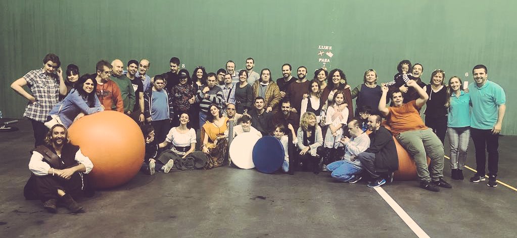 adecco_es's tweet photo. "Cuando yo doy, me doy a mí mismo" Esto piensan nuestros #AdeccoVoluntarios que han querido terminar en #Bilbao el día así, con esta magnífica Gymkana Teatral. ¡Gracias a la compañía #ViviendoDelCuento por ayudarnos a este magnífico teatrillo! 🎭 ¡Os deseamos una feliz noche! 🌙 https://t.co/oNd9oc39GI