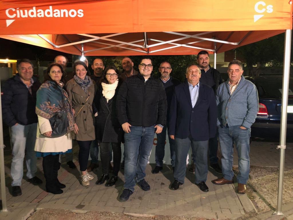 Finalizamos la Carpa Ciudadana de hoy en #Zaratán pasando el testigo a nuestros compañeros de #Santovenia que os atenderán mañana sábado de 11:00 a 14:00h en Calle de Telefónica, s/n. Os esperamos! #equiponaranja