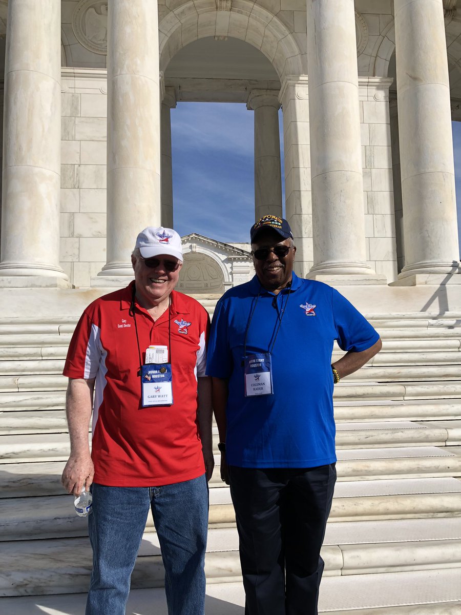 HonorFlightHou's tweet photo. We are currently touring Arlington National Cemetery. #honorflight #honorflighthouston #VietnamVeterans #arlington #thankyouforyourservice https://t.co/EfOA9ncul1