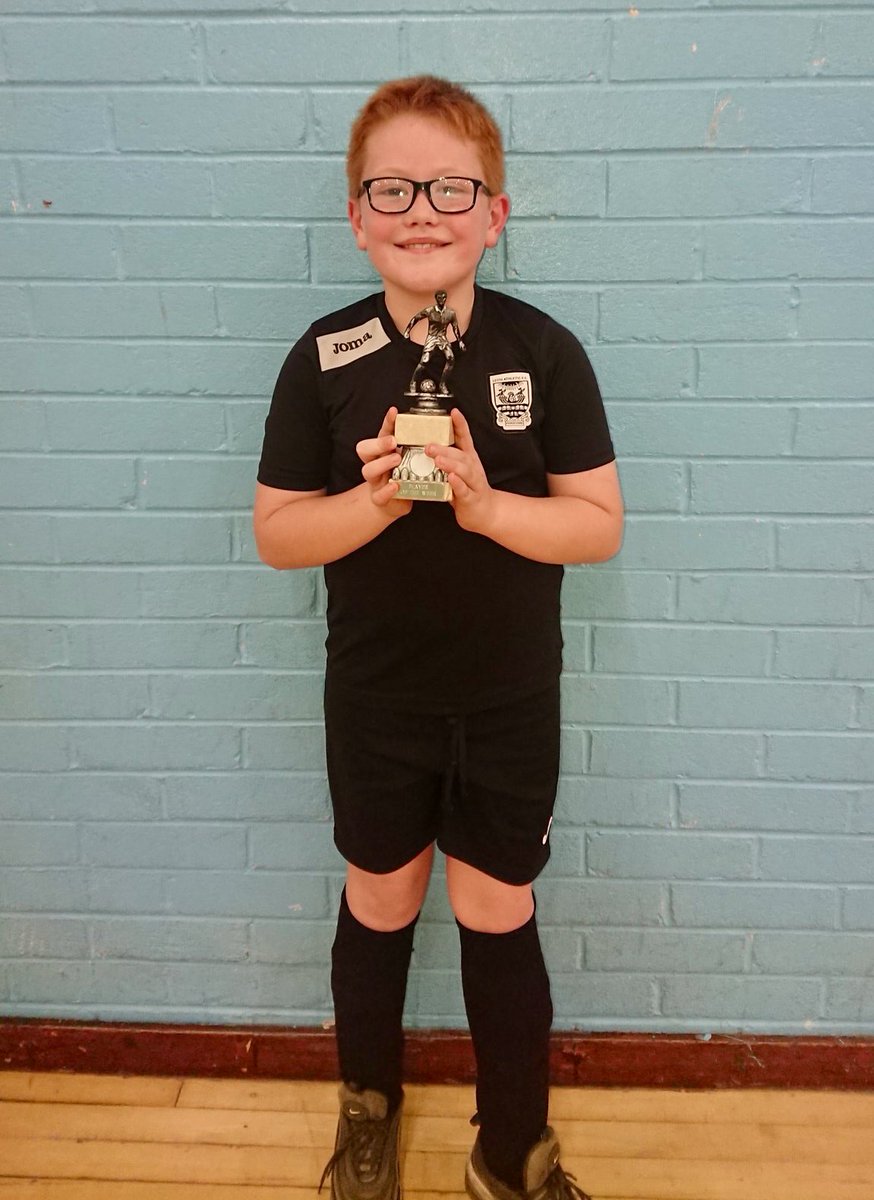 LAFC_2009s's tweet photo. Well done to Kyle who was awarded ‘Player of the Week’ at training, thoroughly deserved. Great wee guy!....👏👏

#CommunityClub  ⚽️   #LetThemPlay https://t.co/q78SOeTZvc