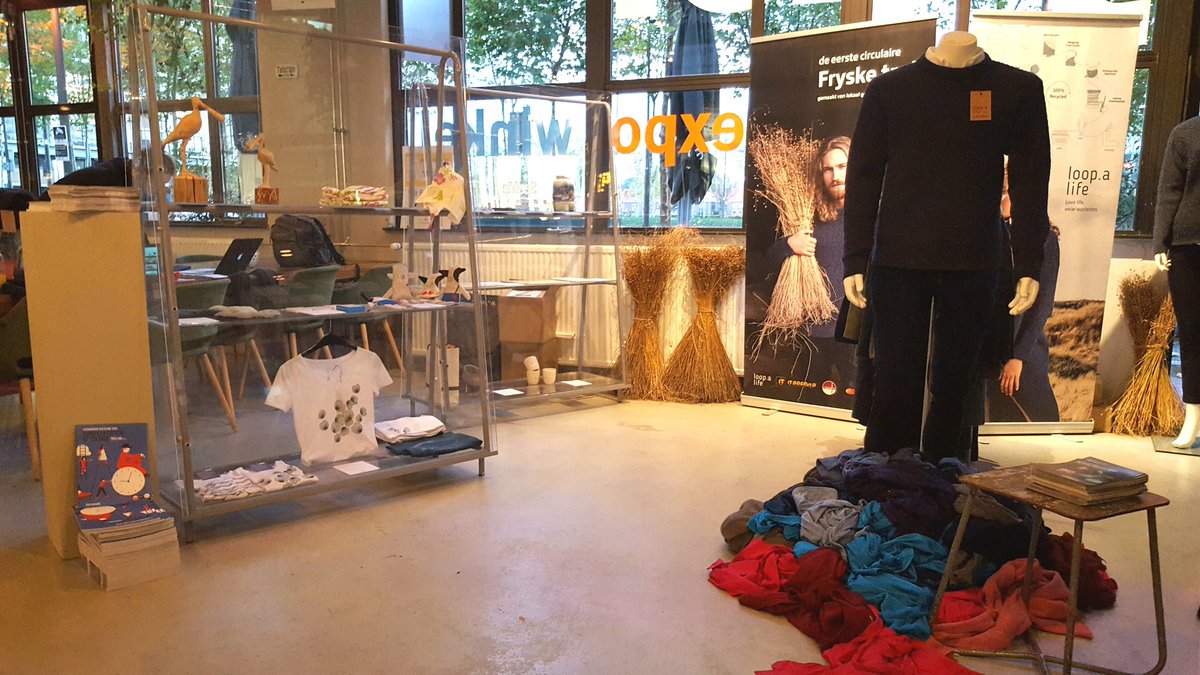 Stand op Dutch Design Week in Yksi Eindhoven met circulaire Fryske trui en vest en deel collectie Makke yn Fryslân.
Tijdens opbouw al lovende reacties. Nog 10 dagen te gaan!
#frysketrui #legacy #leeuwarden #fryslan <a href="/lf_2018/">Lauren</a> #ddw18  #makkeynfryslan #biodiversiteit #flax <a href="/yksi1/">yksiexpo</a>
