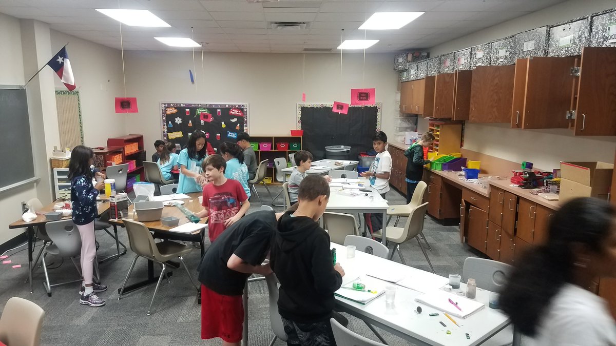 coffeecognition's tweet photo. In #swimas style, #CCE5B is investigating their own wonder questions! #75019science @sciencecook @S_W_I_M_A_S https://t.co/AVy4gjiWJk
