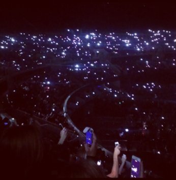 lumileds's tweet photo. The SSE Hydro arena impressively #litbyLumileds--by fans at a "You Me At Six" concert in Glasgow, Scotland! #concert #music #phoneflash https://t.co/HVsWmXHPci