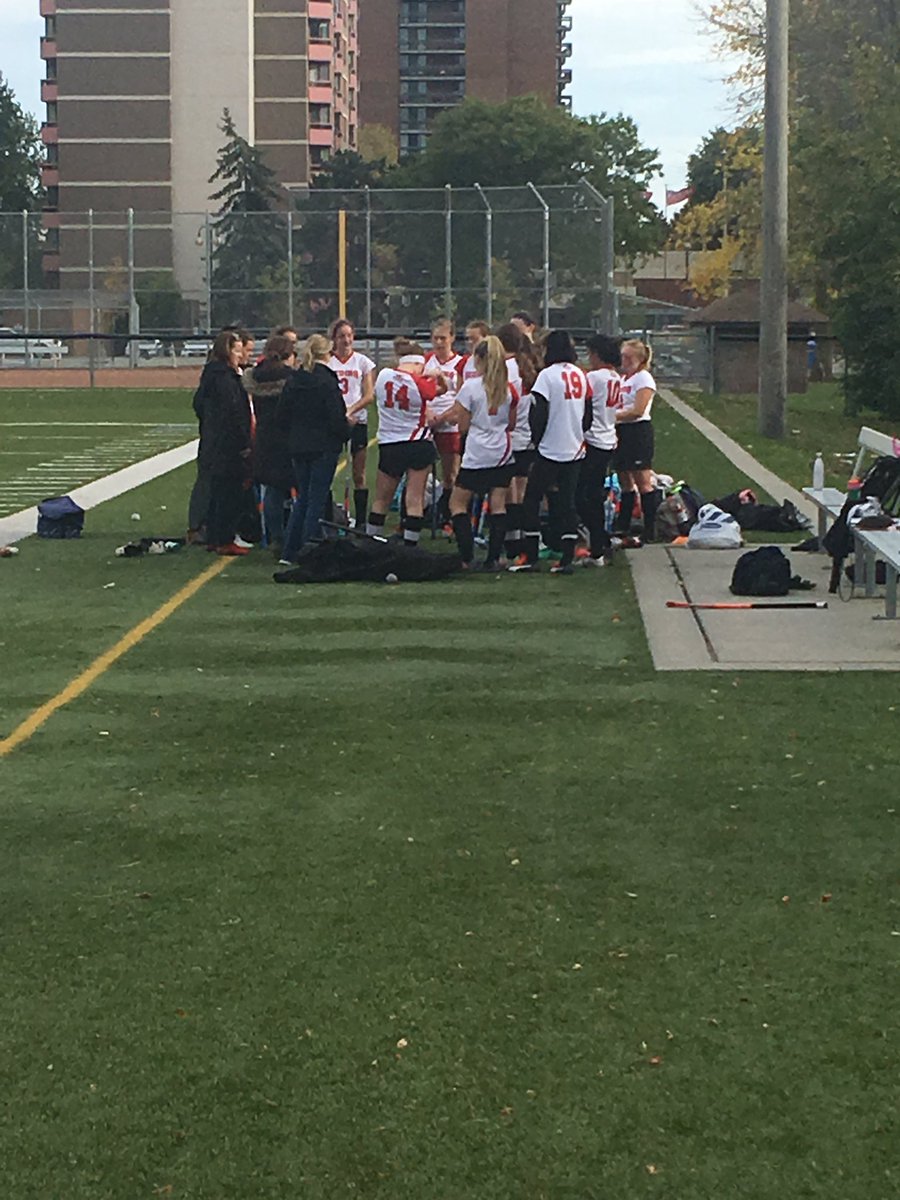 HCDSBHCAA's tweet photo. 2nd half action about to begin in @HCAA2017 Junior Girls Field Hockey Championship action here at Bronte Field. @NotreDameHCDSB holds a 2-0 lead over @RedingRoyals #HCAAYear2 https://t.co/RsHVDKhK9n