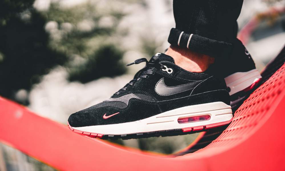 air max 1 mini swoosh bred