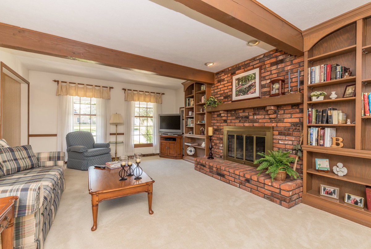 picturemehomeOH's tweet photo. Spotless and well maintained colonial in @cityofsolon #realestate #forsale #newerroof #newerwindows #culdesac #woodedbackyard #bdrybasements #finishedbasement #photography #realestatephotography #picturemehome https://t.co/Ie5HHXc82T
