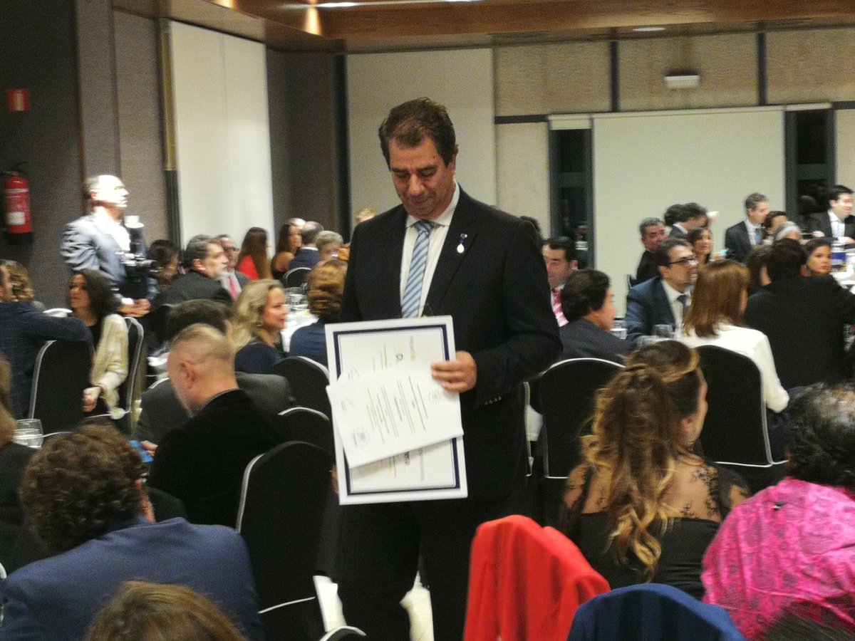 aeropuerteruel's tweet photo. Entrega del Premio Europeo a la Gestión e Innovación Empresarial al DG Aeropuerto de Teruel, Alejandro Ibrahim @aibrah por la Asociación Europea de Economía y Competitividad @aedeec en Madrid @Eurostars Suite Mirasierra #innovación 🏅✈️🚀🛩️ Enhorabuena!!! Seguimos volando lejos https://t.co/1x7pyXrvEU