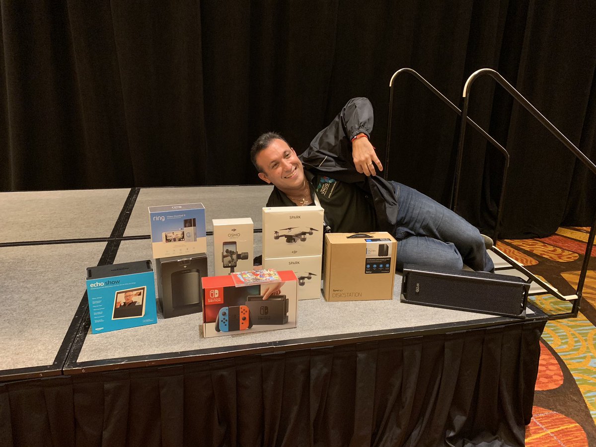 OrlandoVMUG: Stay tuned for #ORLVMUG giveaways at the Usercon!  Today at 5PM vHaroldGoodwin