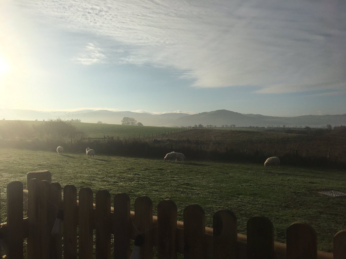 CwtCaron's tweet photo. Ychydig o nosweithiau ar ôl ym mis Hydref a Thachwedd. Beth am brofi ambell i fore fel hyn? Cysylltwch â ni, neu ewch ar wefan Sykes.

A few nights left empty in the Cwt in October and November. Why not experience one or two mornings like this? Get in contact with us, or Sykes. https://t.co/dfFaDbnMi9