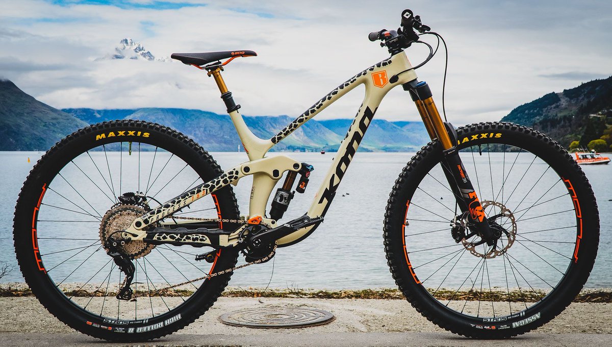 SpinfulBike's tweet photo. The only way to make the @konaworld #KonaProcess153 cooler is to add giraffe spots. Obviously. https://t.co/CQdCgofwQj #centraldistrictcyclery #GRMI #MTB #konabikes https://t.co/Aff9KdPD5t