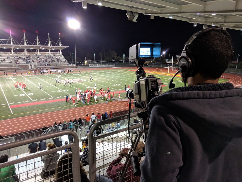BatesProduction's tweet image. Another start to high School football season with the awesome students from #batesbroadcastvideoproduction.  Our students Rock!