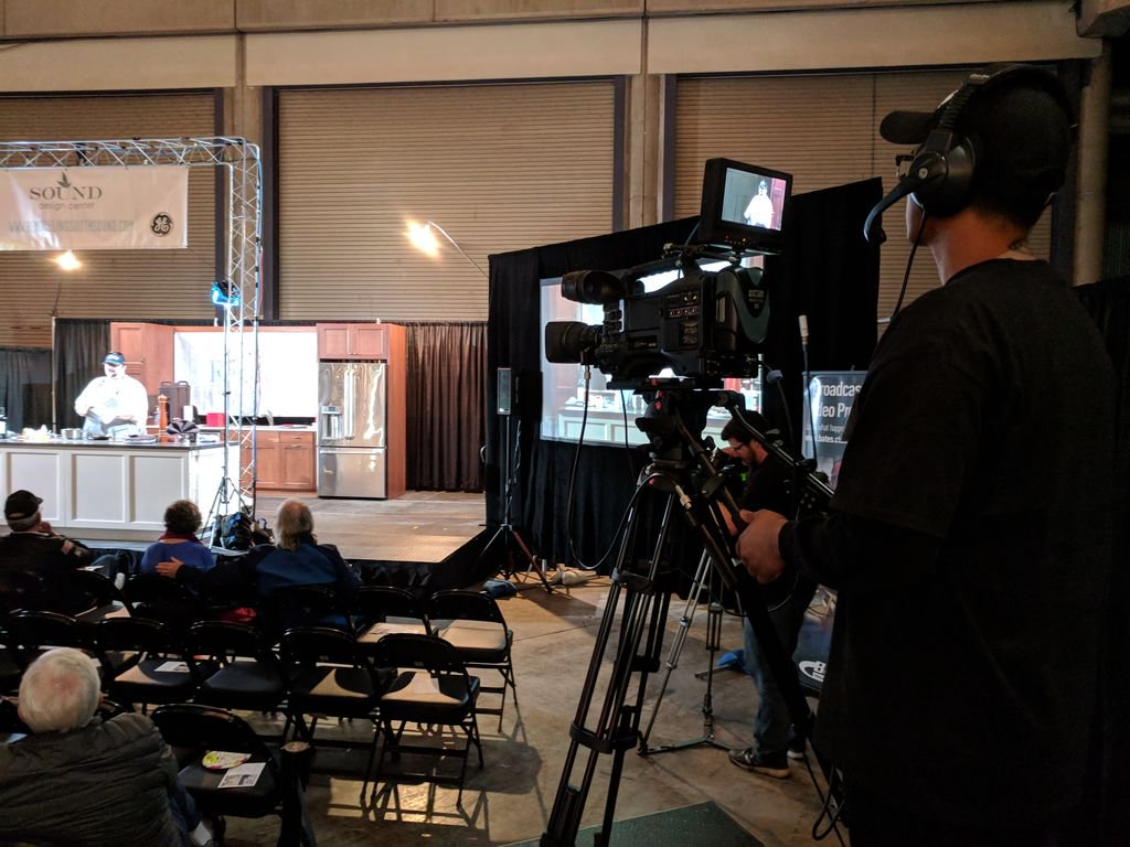 BatesProduction's tweet image. #Batesbroadcastvideoproduction #students shooting live cooking shows at  the #Tacomaholidayfoodandgiftfestival #liveproduction #batestechnical