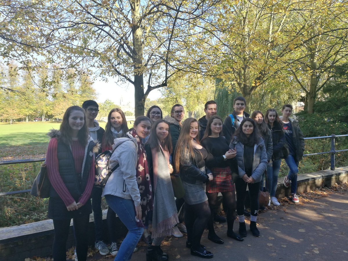 HCS_BSEC's tweet photo. Aiming high in Cambridge with Year 11 and 12 in glorious autumn sunshine @HullCollegiate https://t.co/Hk8NnAOnkI