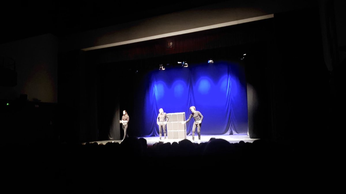 AjuntDeCanals's tweet image. 🎭Ja ha començat una de les grans comèdies del moment al Centre Cultural de #Canals. @Jandro, Miguel Moraga i @jesusfmanzano han omplit totes les butaques d’espectadors amb ganes de rises. 

#CulturaCanals