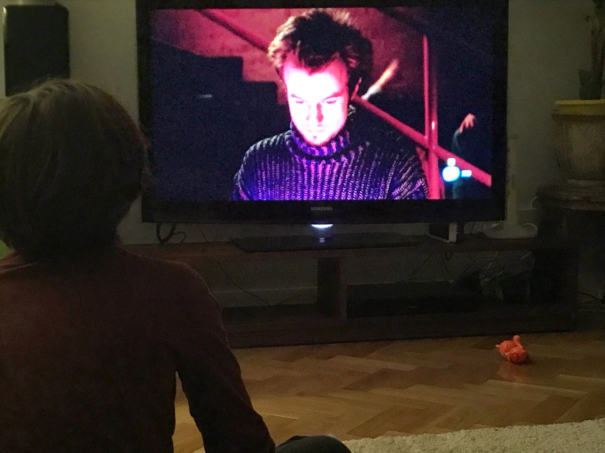 CarolinnaRoman's tweet photo. El tiempo es mรกgico! Max viendo #mesaka en @la2_tve @TrisUlloa y su fan nรบmero 1 https://t.co/dHy7F4Mjby