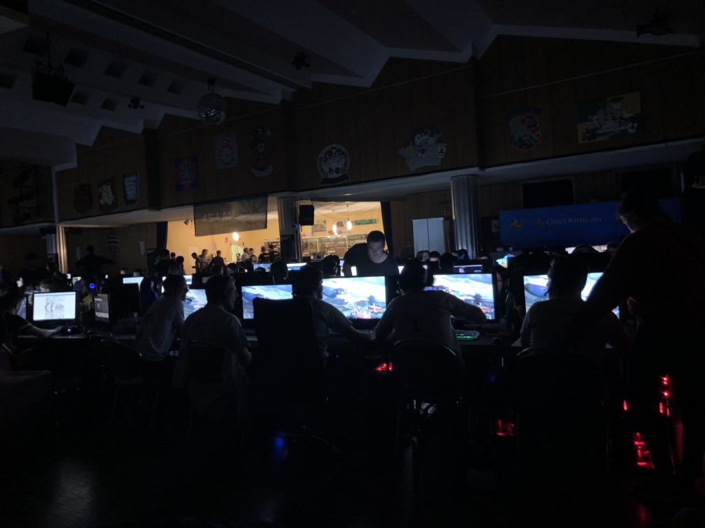 Auf gehts #4slan 💪🎉<a href="/PlayingDucks/">Playing-Ducks e. V. 🇩🇪🦆</a> <a href="/Kolibooty/">Kolibri</a> @s1ilvestrana <a href="/nhung311/">Nhung Äh</a> @CsgoEmma trotzdem ein Teil ❤️