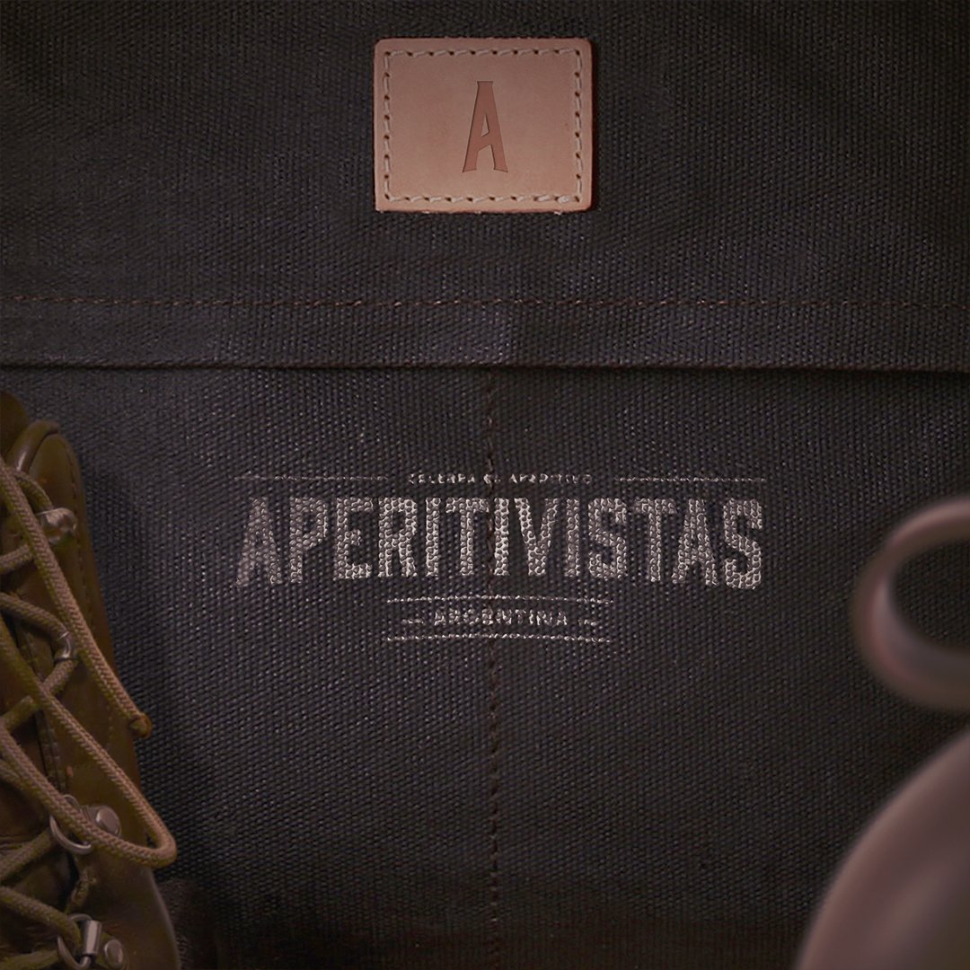 plumscrea's tweet photo. Junto a @MatiasMerlo_ y con algún🍸de por medio, desarrollamos la identidad e imagen de marca para el proyecto #Aperitivistas 🥃
#branding #cocktail

Ilustración: Andrés Crego https://t.co/IXKq632i6n