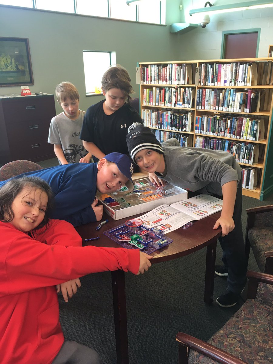 AliciaBacile's tweet photo. Our super fun field trip to the library! Thanks to our librarian Jennifer and to our amazing parent volunteers who came with us for making this happen (@emmdelsmom @TiffRichard and Bobbie) #HavingFunIsntHard #WhenYouveGotALibraryCard https://t.co/rQoNfL3qLJ