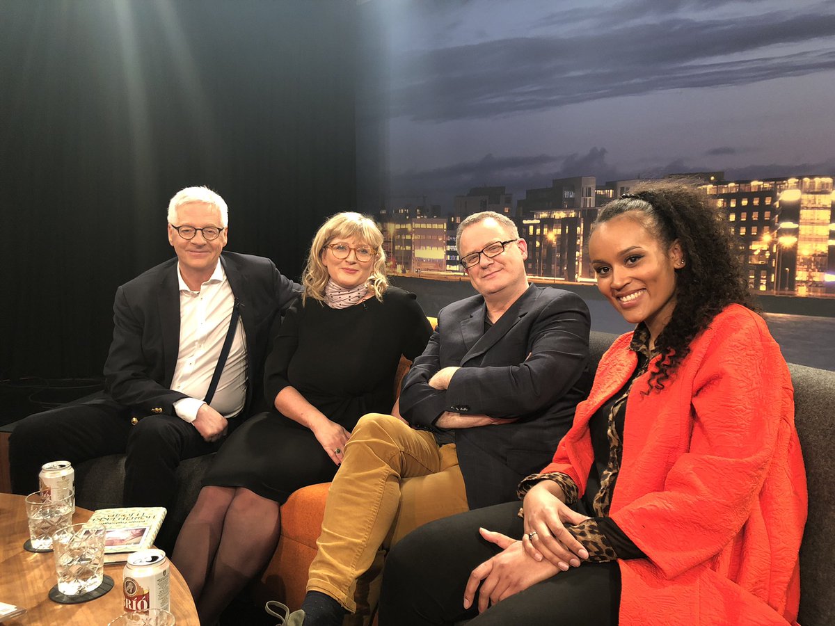 Stórskotalið í #vikan í kvöld! Byrjum eftir korter.