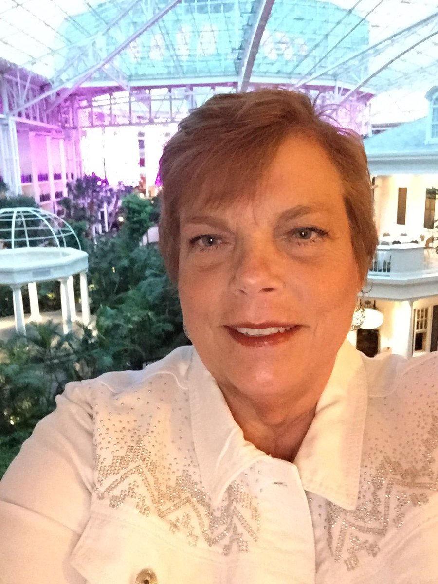 EMFord1925's tweet image. Excited to hear what Sharon has learned this week at the Applied Epic annual conference. #appliednet2018