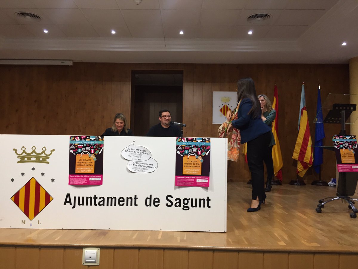 En el sorteo de los premios de comercio local👏🏼👛🧣👠<a href="/PPSagunto/">PP Sagunto</a> <a href="/PpGrupo/">Grupo Municipal PP Sagunto</a> <a href="/NNGGSagunto/">NNGG Sagunto</a>