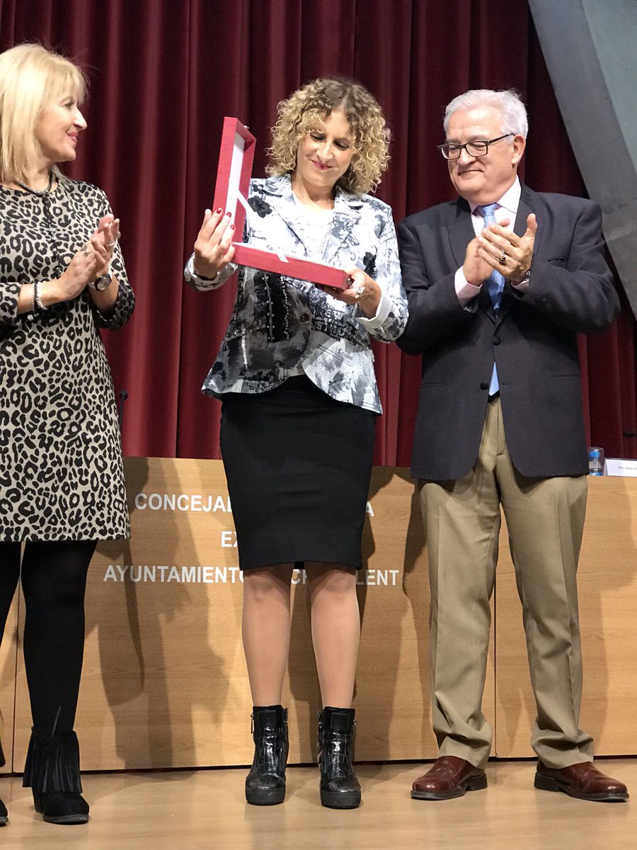 EditorialOdeon's tweet photo. ¡Gracias todos por venir a la gala de entrega del Premio Juan Antonio Cebrián y felicidades una vez más a Helena Olmo por su obra #CSIMOMIAS https://t.co/hLFJabLbfQ