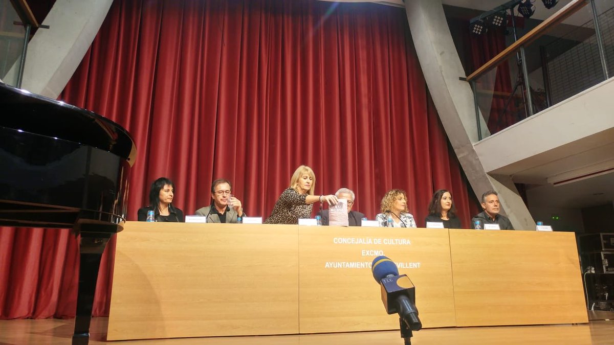 EditorialOdeon's tweet photo. ¡Gracias todos por venir a la gala de entrega del Premio Juan Antonio Cebrián y felicidades una vez más a Helena Olmo por su obra #CSIMOMIAS https://t.co/hLFJabLbfQ