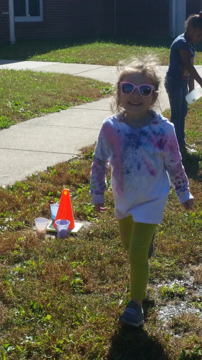 AprilReny1's tweet photo. My friends had an amazing time today at the color run. #ccesdukes #iamcucps https://t.co/4VMugtIMcZ