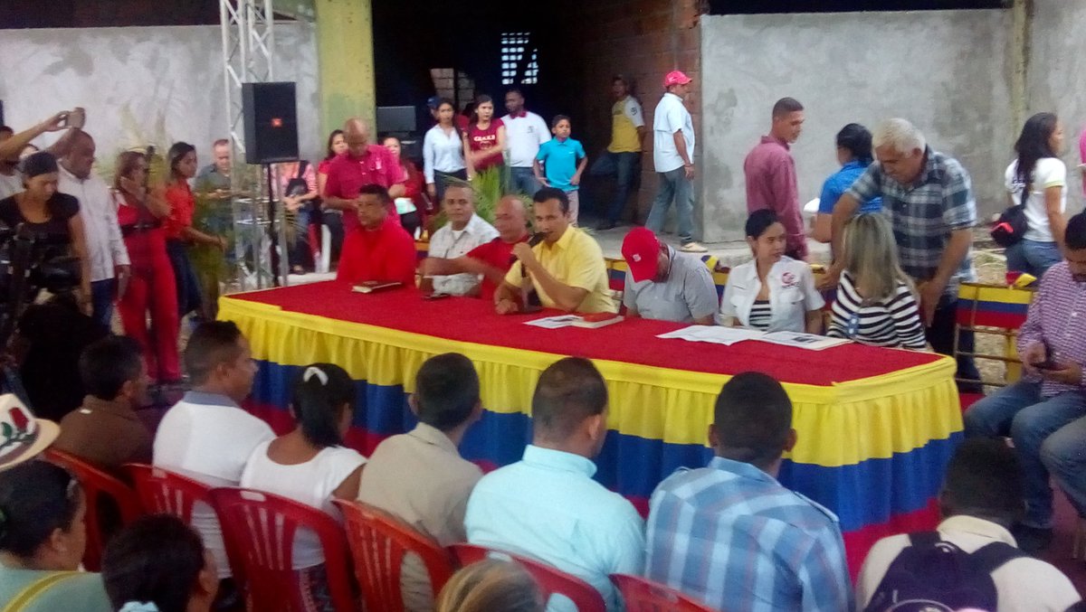 #EnCuerpoYAlmaPorGuárico  Gobernador José Vásquez Municipio Esteros de Camaguan Parroquia Puerto Miranda Entrega de recursos para culminar Liceo Bolivariano Puerto Miranda por el porvenir de todos, con el apoyo de <a href="/JHONDERSIMANCA/">JHONDER SIMANCA</a> Alcalde del municipio, #equipoPSUVCamaguan,