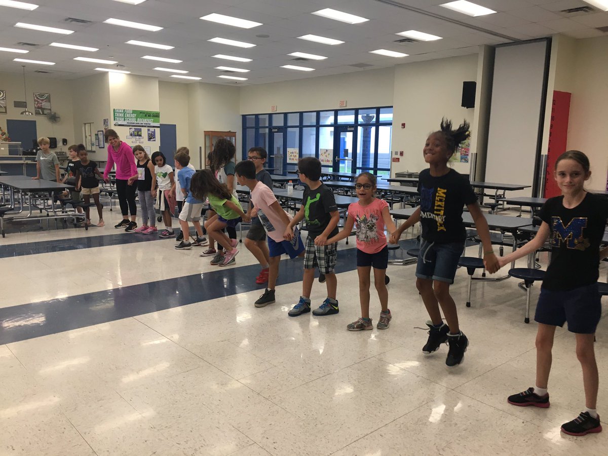 TifBehnke's tweet image. Fit Kids was rowdy today!!! #bocklund #brice @McKitrickElem  #hoolahoopchallenge