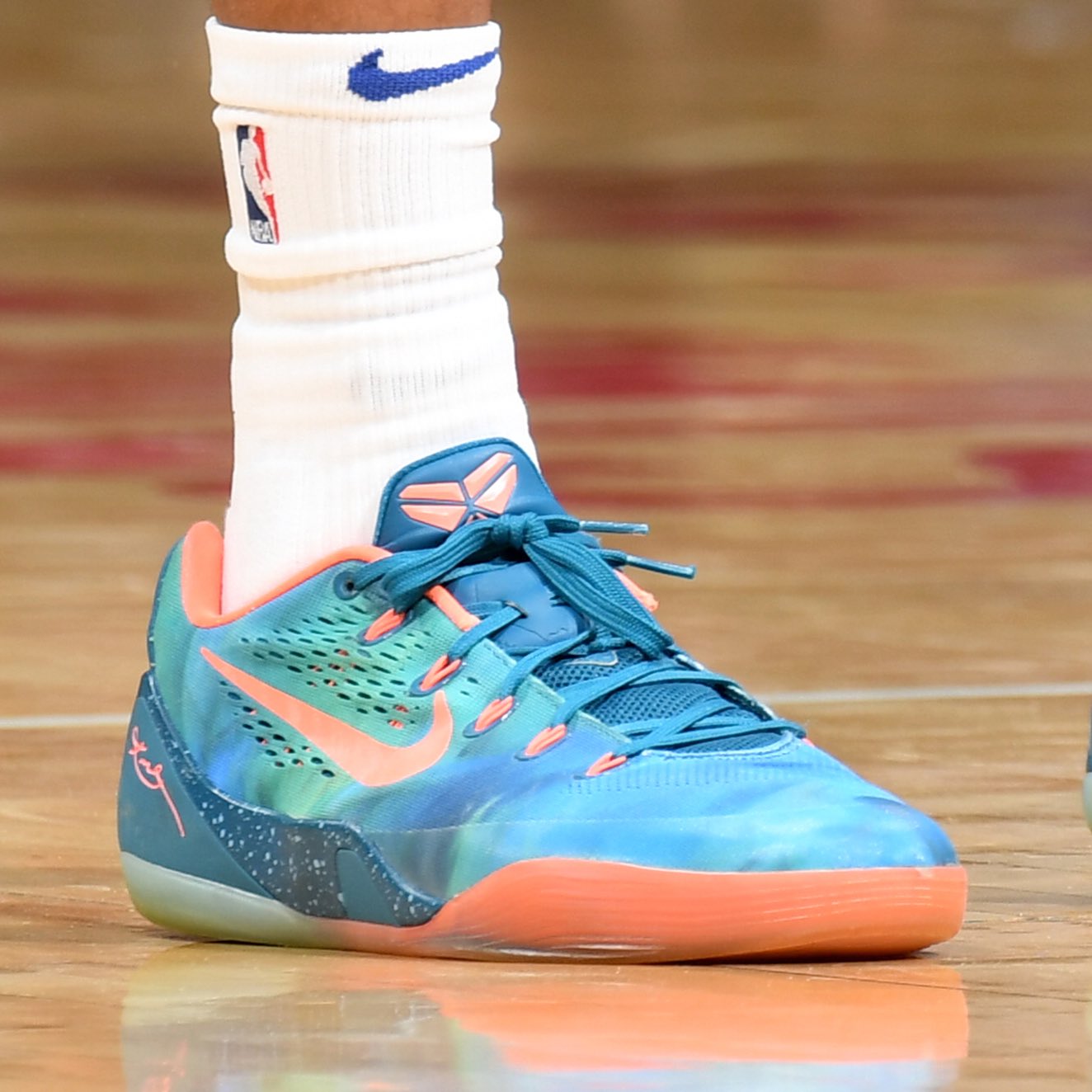 kobe 9 peach jam