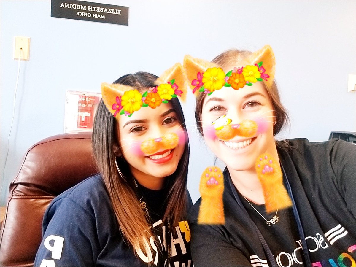 Elizabeth011311's tweet photo. Twin Day Friday !😀👭👭🏻💛 #SpiritSquad #SouthDadeMiddleRocks #HardWorkIsEasyWork #TheDADE https://t.co/lSk3BkEhJS