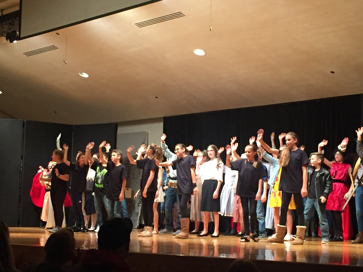 genevableau's tweet photo. Kids did a great job with the 6th grade play.  Congrats to cast and crew. https://t.co/DacP9aQFpC