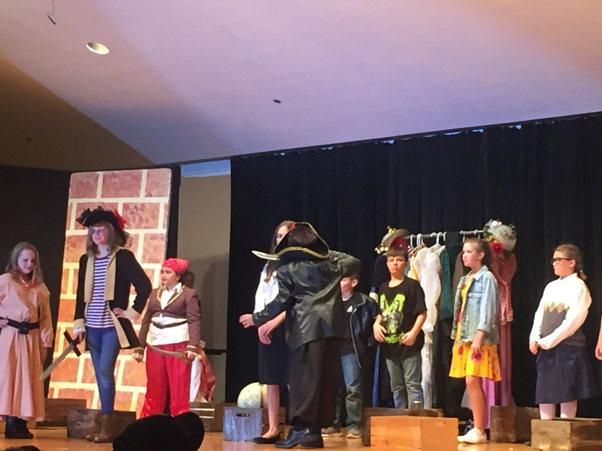 genevableau's tweet photo. Kids did a great job with the 6th grade play.  Congrats to cast and crew. https://t.co/DacP9aQFpC