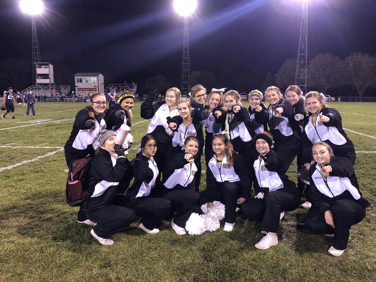 layahdelange's tweet photo. DISTRICT CHAMPS🏈❤️🐻 #4yearstreak #goooobears https://t.co/zue76cXYxT