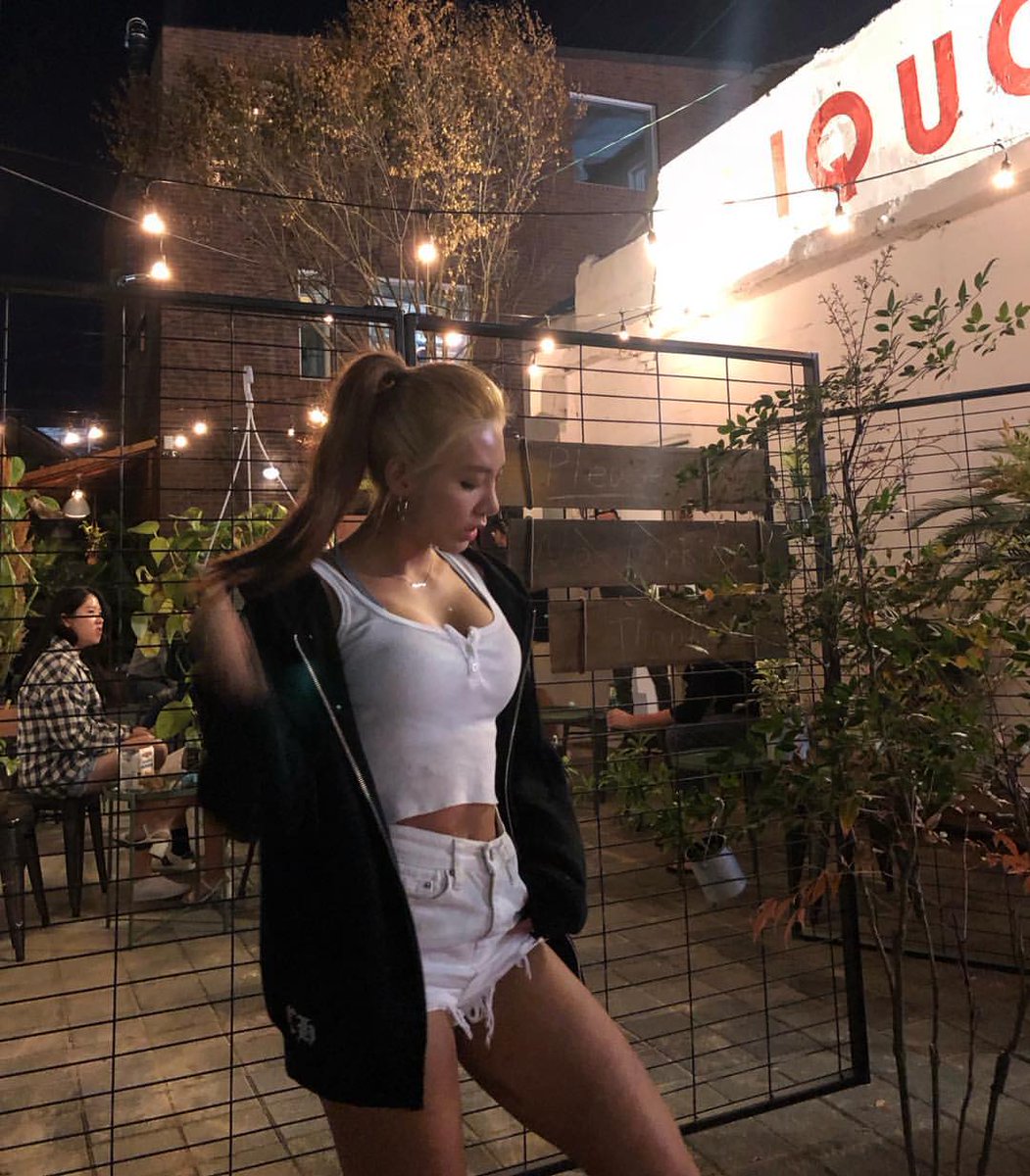 Drinks and dancing with <a href="/Cora_K_Fit/">ℂ𝕠𝕣𝕒 𝕂𝕚𝕞</a> and here she is effortlessly looking like a whole snack. I'd be jealous but she learned it from me :P