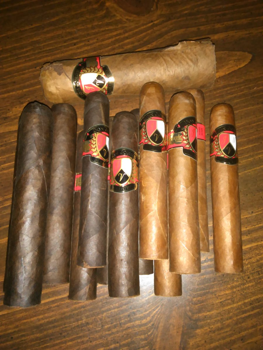 cigarox60's tweet photo. Mail call, again.  Or, another self-inflicted herf bombing. @padroncigars @BrickHouseCigar @jnvcigars @MikeGThatsNice https://t.co/xZbxyHuDXI