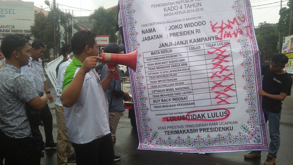 ori_alghifari's tweet photo. Kado Istimewa untuk Presiden Indonesia Jokowi dan JK. 

4Tahun sudah pemerintahnya. 
#Pemerintahjokowi-jk
#4TahunJokowi https://t.co/ltuhF6VT3H